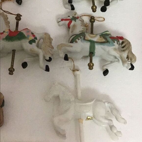 Vintage set of carousel horse, one rocking horse statue, nine carousel horse orn - Picture 6 of 7